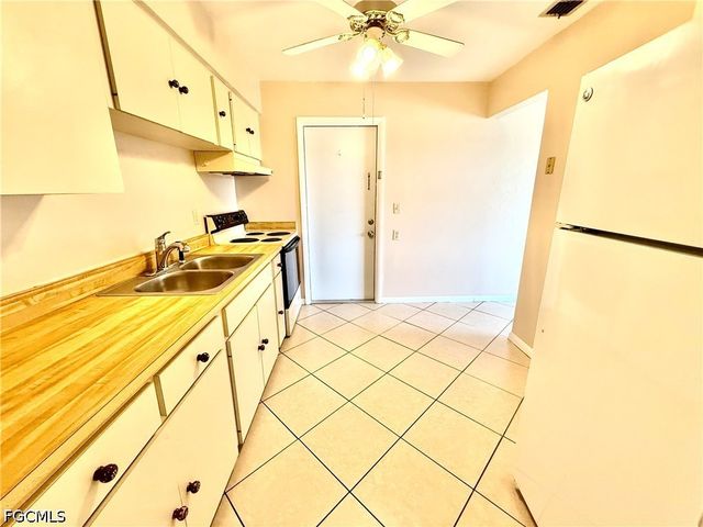 48 Heath Aster LN, Lehigh Acres, FL 33936