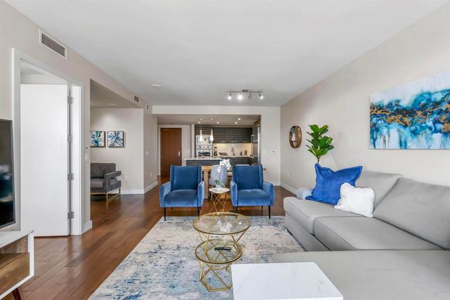 1325 Pacific Highway, San Diego, CA 92101