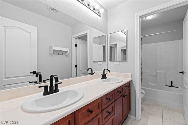 10003 Bayberry Bend Street, Las Vegas, NV 89178