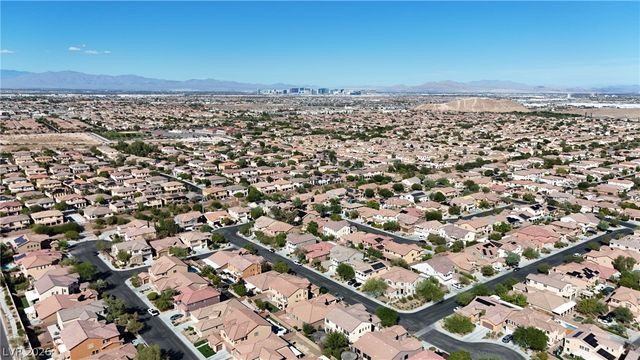 10003 Bayberry Bend Street, Las Vegas, NV 89178
