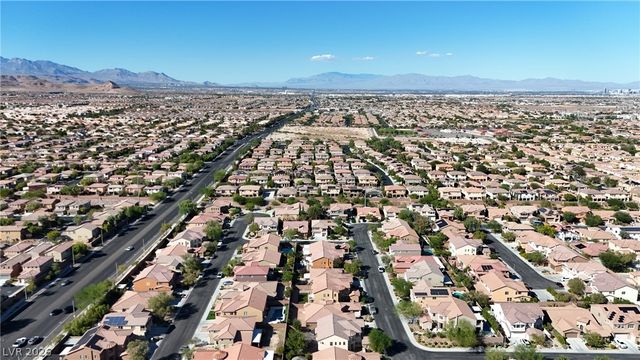 10003 Bayberry Bend Street, Las Vegas, NV 89178
