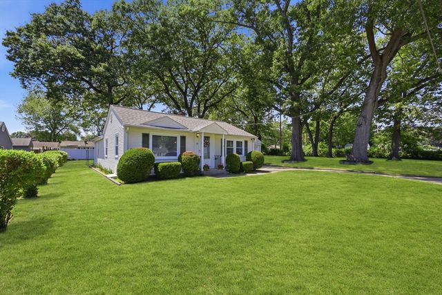 20 Bourbeau St, Chicopee, MA 01020