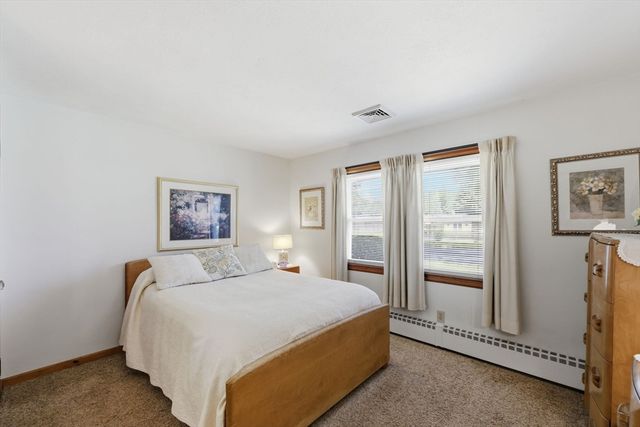 20 Bourbeau St, Chicopee, MA 01020