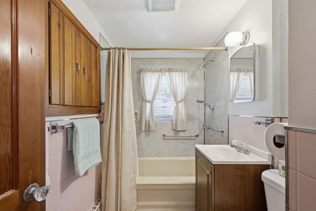 20 Bourbeau St, Chicopee, MA 01020