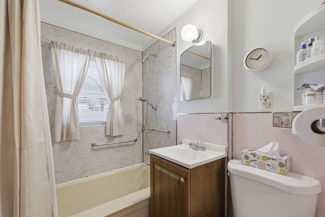 20 Bourbeau St, Chicopee, MA 01020