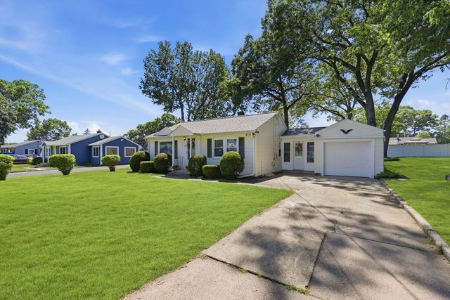 20 Bourbeau St, Chicopee, MA 01020