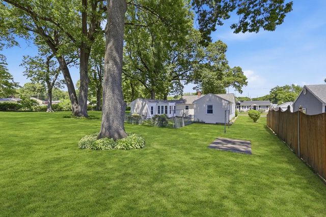 20 Bourbeau St, Chicopee, MA 01020