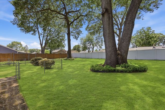 20 Bourbeau St, Chicopee, MA 01020