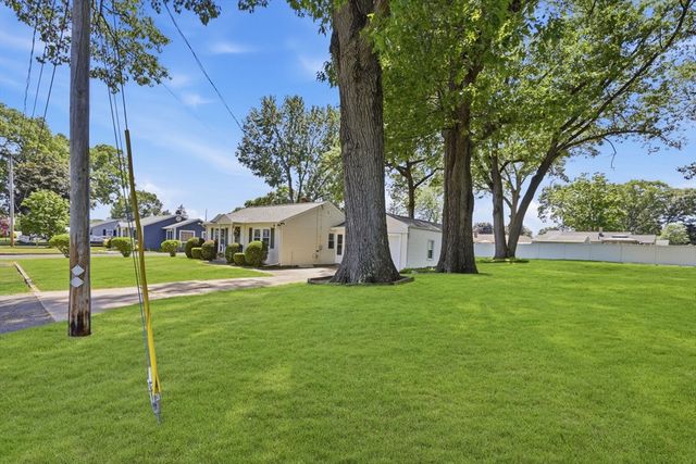 20 Bourbeau St, Chicopee, MA 01020