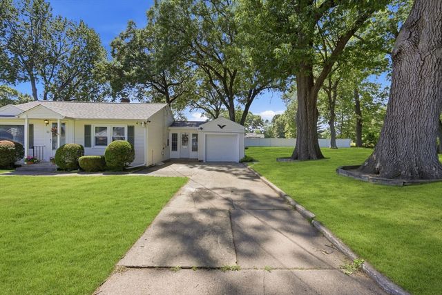 20 Bourbeau St, Chicopee, MA 01020