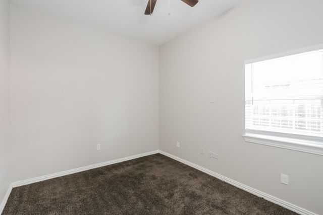 1633 Mockingbird Lane, Desoto, TX 75115