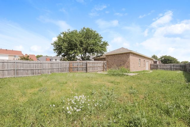 1633 Mockingbird Lane, Desoto, TX 75115