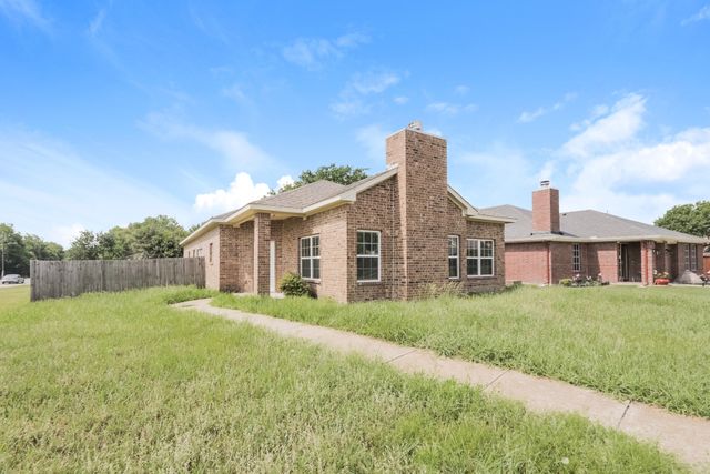1633 Mockingbird Lane, Desoto, TX 75115