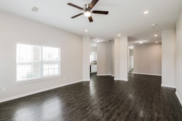 1633 Mockingbird Lane, Desoto, TX 75115