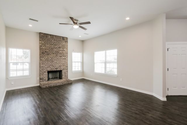 1633 Mockingbird Lane, Desoto, TX 75115