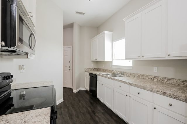 1633 Mockingbird Lane, Desoto, TX 75115