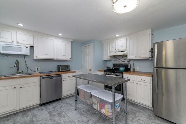 76 Scotch Pond Place 76, Quincy, MA 02169