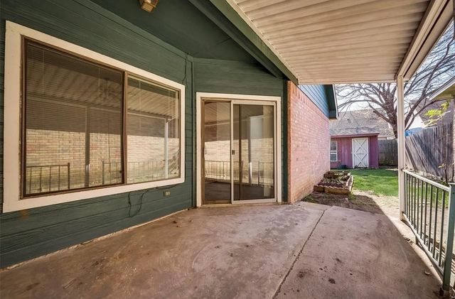 812 Melville Drive, Arlington, TX 76015