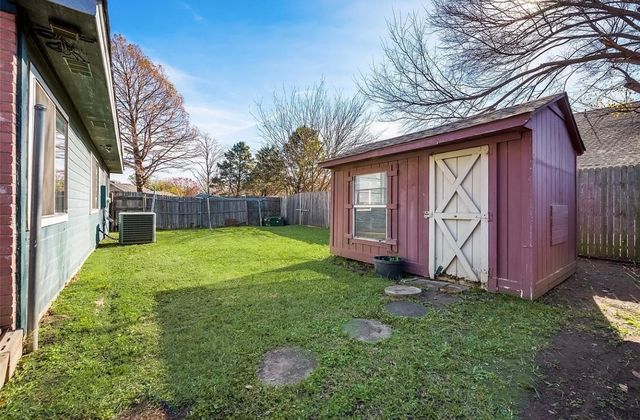 812 Melville Drive, Arlington, TX 76015
