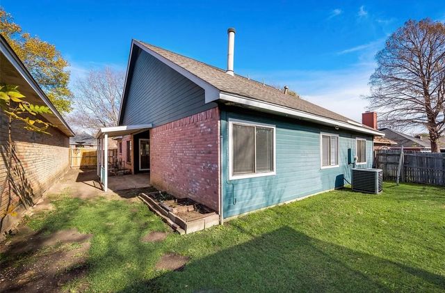 812 Melville Drive, Arlington, TX 76015