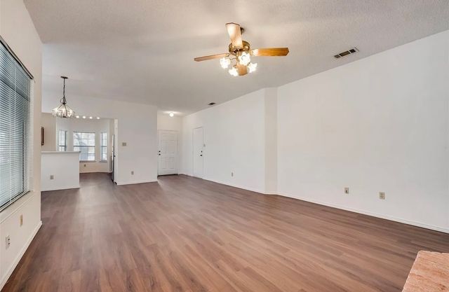 812 Melville Drive, Arlington, TX 76015