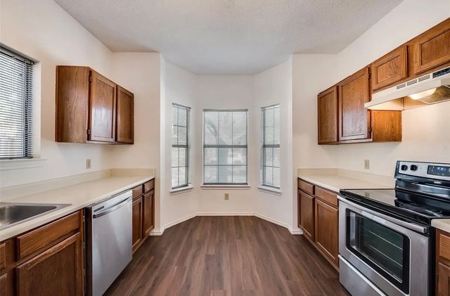 812 Melville Drive, Arlington, TX 76015