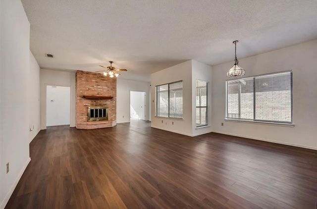 812 Melville Drive, Arlington, TX 76015