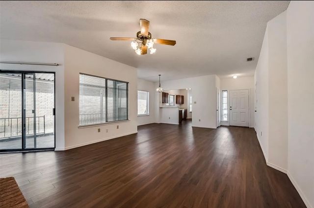 812 Melville Drive, Arlington, TX 76015