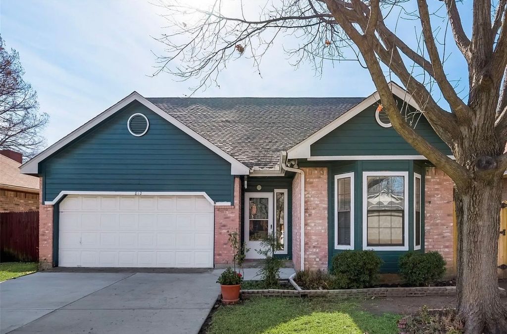 812 Melville Drive, Arlington, TX 76015