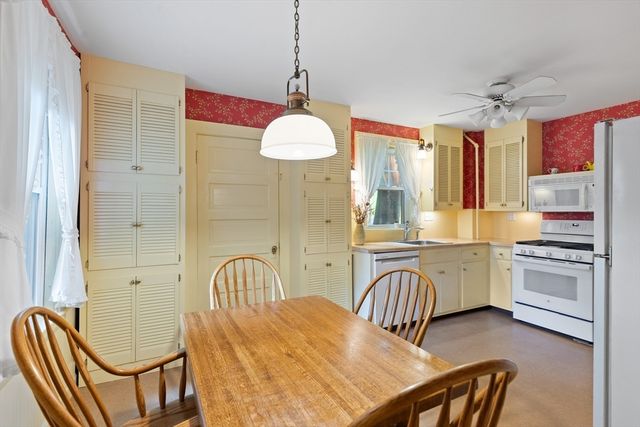 17 Oak Knoll, Arlington, MA 02476
