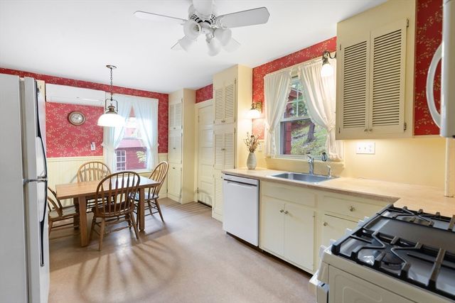 17 Oak Knoll, Arlington, MA 02476