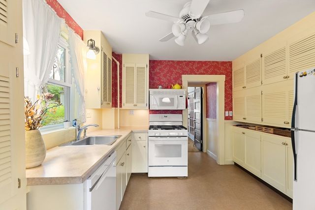 17 Oak Knoll, Arlington, MA 02476