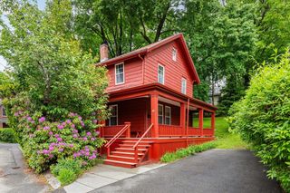 17 Oak Knoll, Arlington, MA 02476