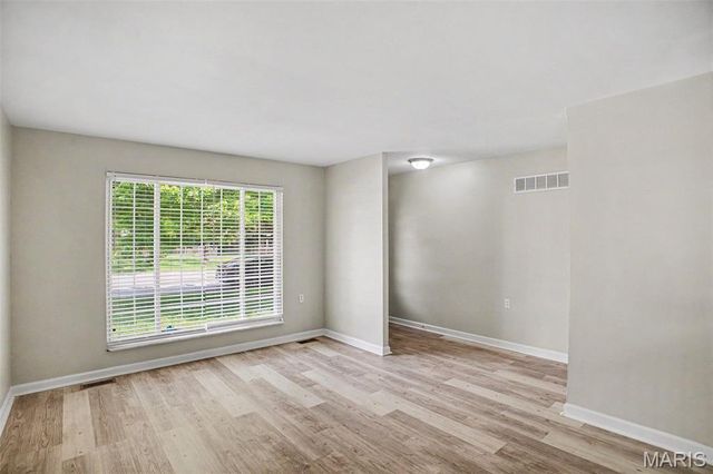 2737 Essex Street, St Charles, MO 63301