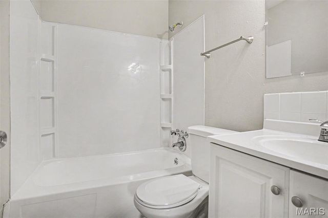 2737 Essex Street, St Charles, MO 63301