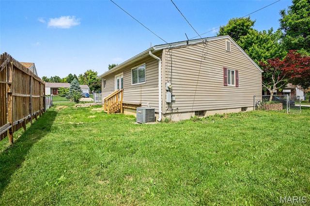 2737 Essex Street, St Charles, MO 63301