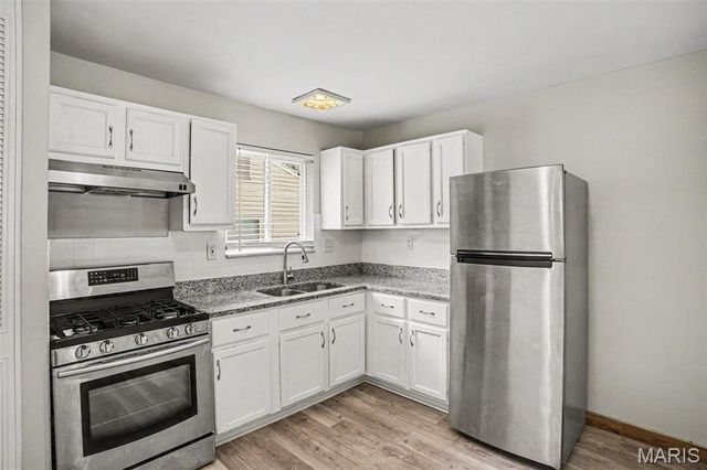 2737 Essex Street, St Charles, MO 63301
