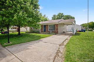 2737 Essex Street, St Charles, MO 63301