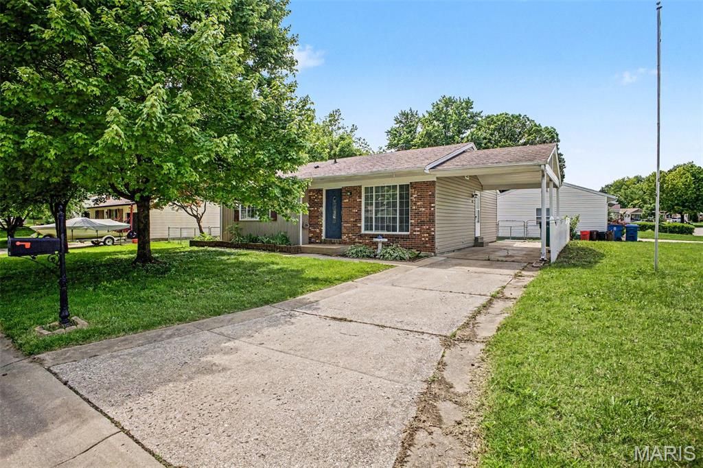 2737 Essex Street, St Charles, MO 63301