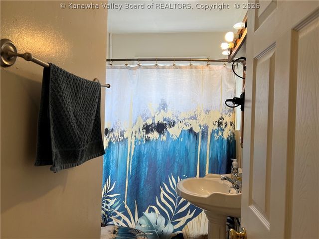 610 A&D Monroe Street, Charleston, WV 25302