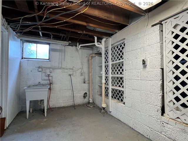 610 A&D Monroe Street, Charleston, WV 25302