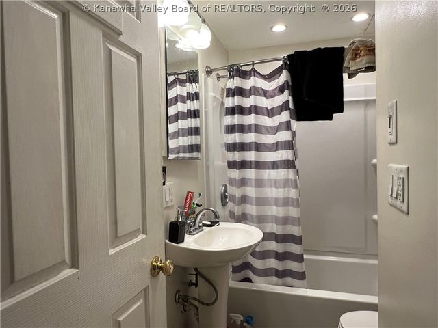 610 A&D Monroe Street, Charleston, WV 25302