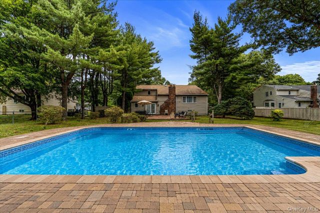 68 Butterfield Drive, Greenlawn, NY 11740