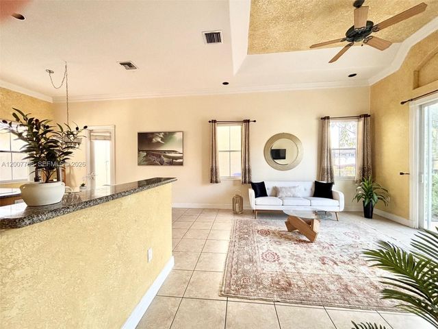 1141 Waterside Ln, Hollywood, FL 33019