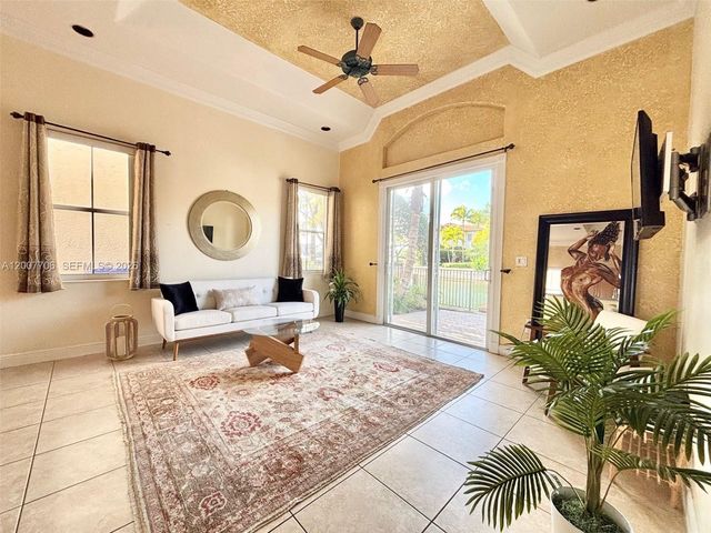 1141 Waterside Ln, Hollywood, FL 33019