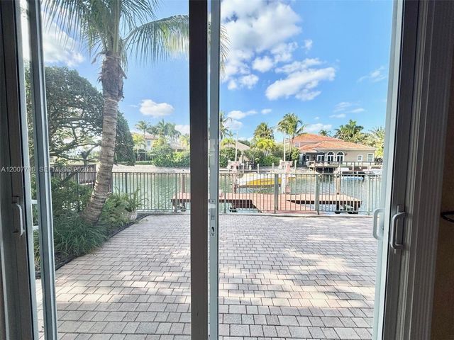 1141 Waterside Ln, Hollywood, FL 33019