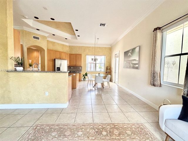 1141 Waterside Ln, Hollywood, FL 33019