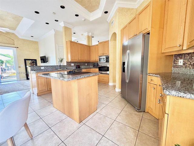 1141 Waterside Ln, Hollywood, FL 33019