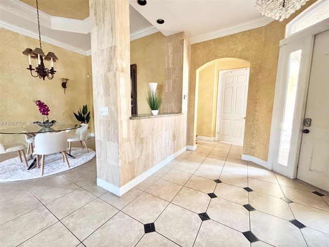 1141 Waterside Ln, Hollywood, FL 33019