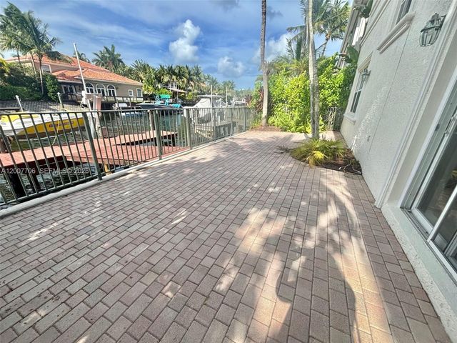 1141 Waterside Ln, Hollywood, FL 33019